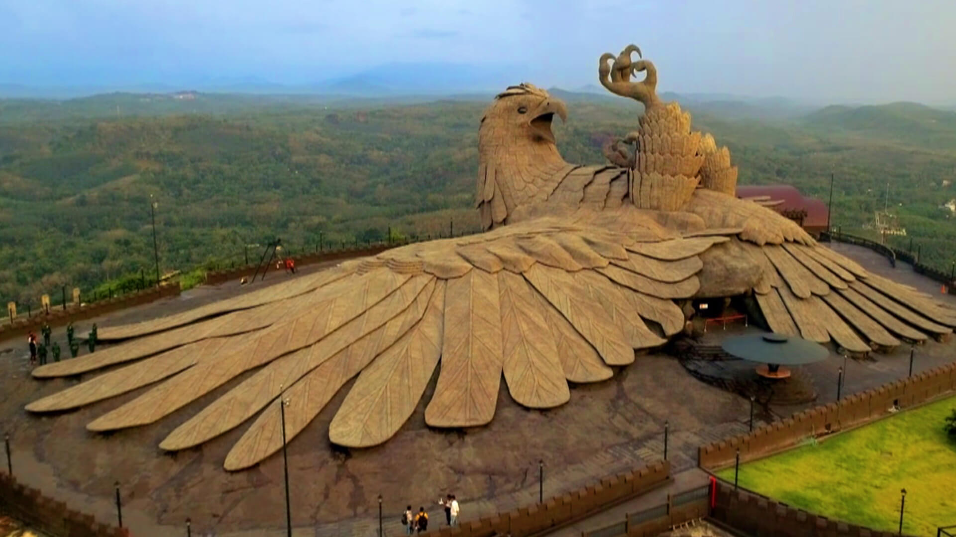 World'sLargestBirdSculpture